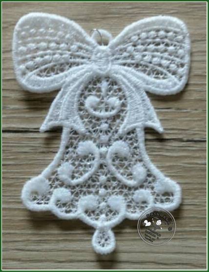 Motýlek na kolíčku krajka cca 3,5cm