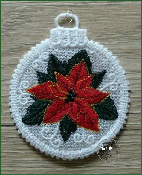 Vánoční ozdoba krajka - koule rolnička