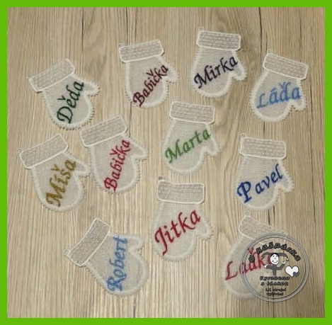 Vánoční ozdoba krajka - rukavice se jménem  LAĎKA
