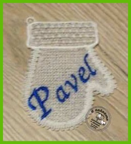 Vánoční ozdoba krajka - rukavice se jménem PAVEL