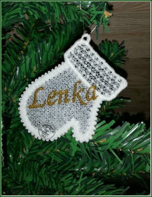 Vánoční ozdoba krajka - rukavice se jménem LENKA