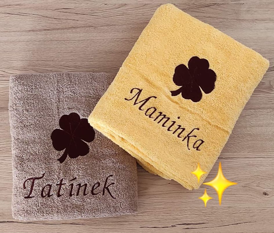Ručník se jménem TATÍNEK-MAMINKA +ČTYŘLÍSTEK