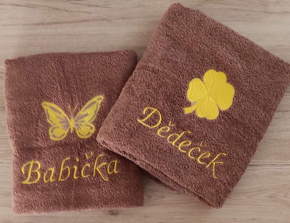 Ručník se jménem BABIČKA-DĚDEČEK + OBRÁZEK MIX