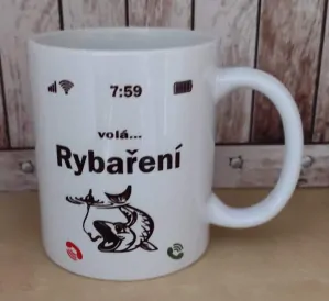 Hrníček s potiskem VOLÁ RYBAŘENÍ